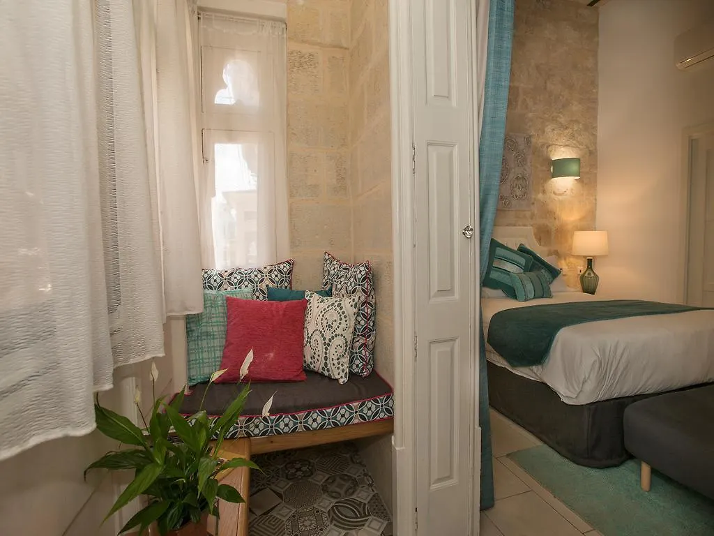 Julesy'S Bnb Bed & Breakfast Senglea  Cospicua