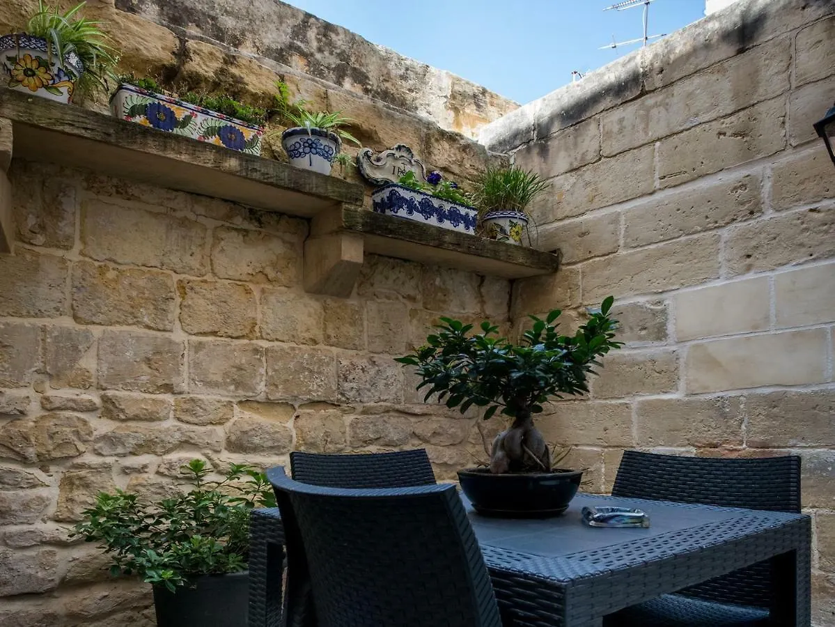 Julesy'S Bnb Bed & Breakfast Senglea  Cospicua